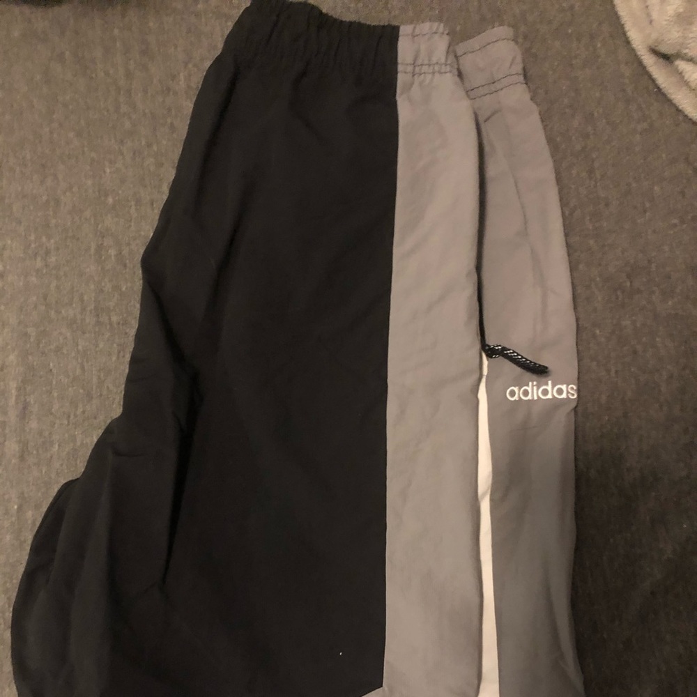 Adidas sweatpants size medium. - Picture 3 of 4